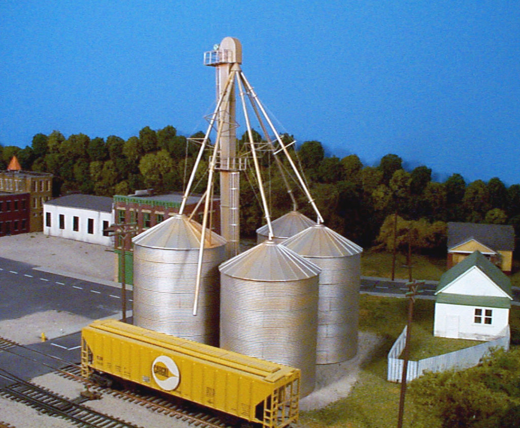 Grain Bins HO Rix Products Inc.